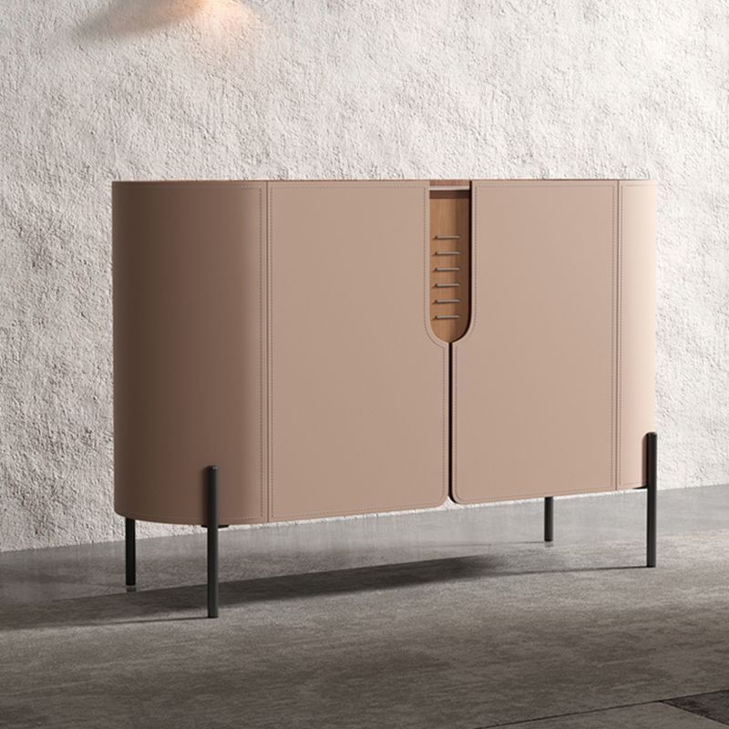 Server in stile contemporaneo di credenza in pietra con armadi e cassetti