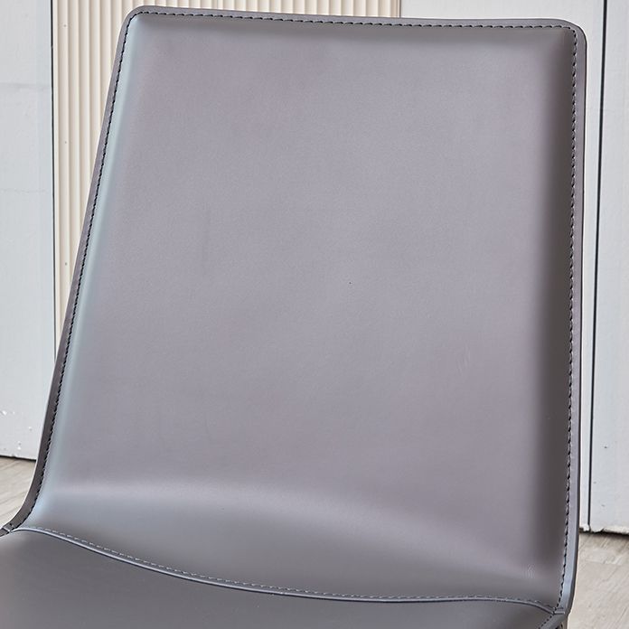 Silla de metal sin brazo de comedor de cuero de estilo moderno para uso en el hogar
