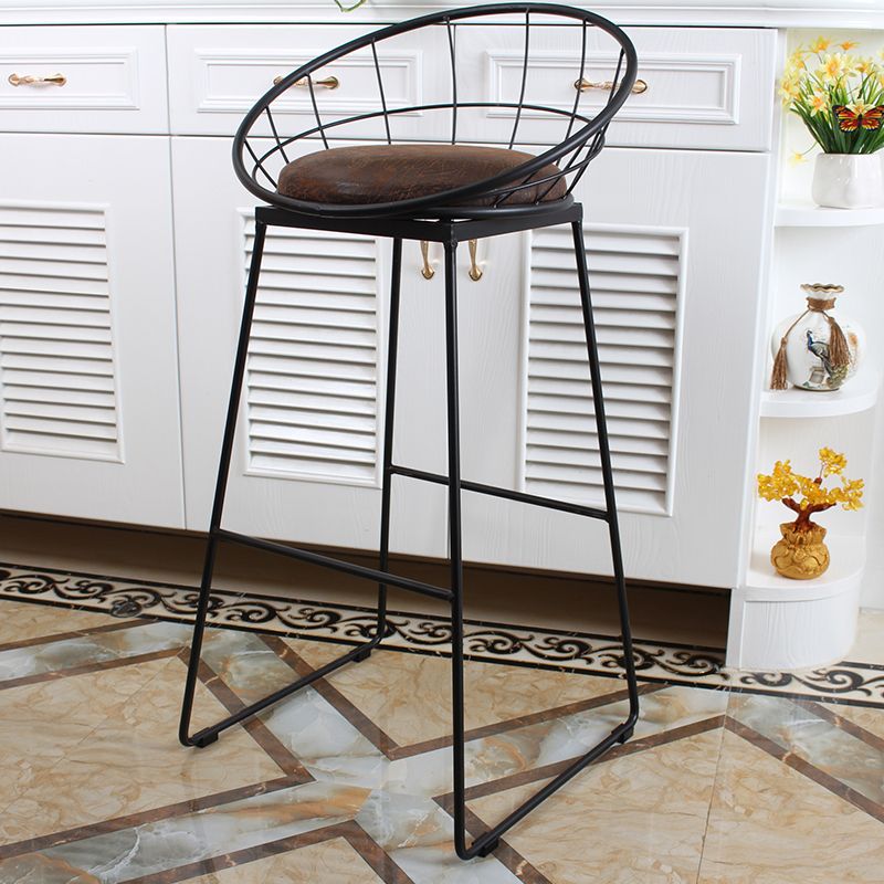 Sgabelli da bar rotondi contemporanei con poggiabottiglie in metallo con poggiapiedi