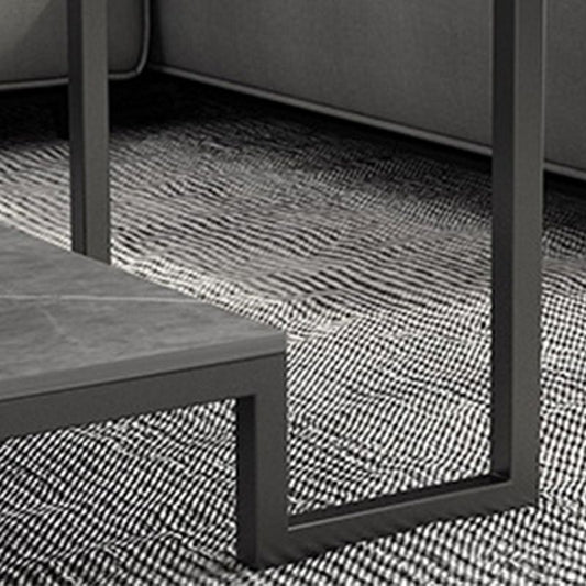 Tavolo da cocktail contemporaneo con top in pietra e base di ferro e scaffale