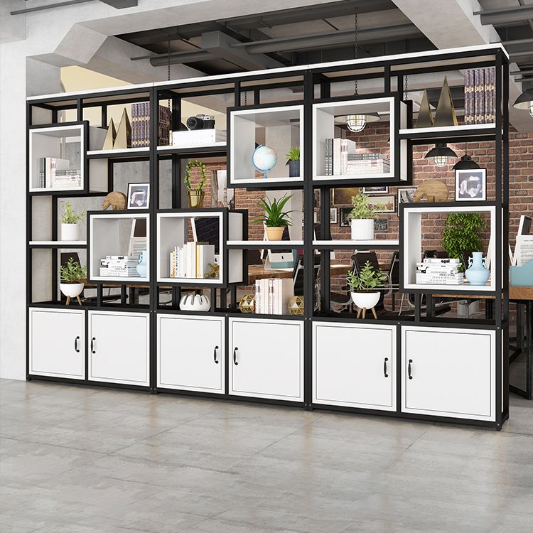 Metaal en houten open plank boekenkast etagere boekenplank voor studieruimte