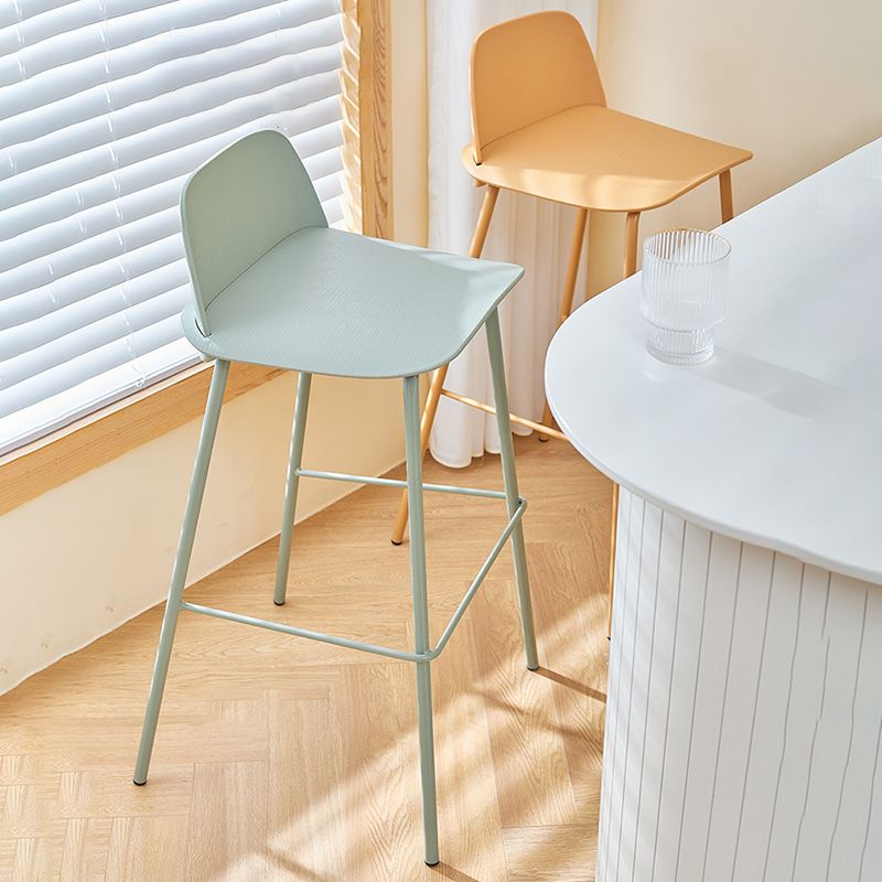 Low Back Counter Stools Modern Footrest Plastic Indoor Bar & Counter Stool Clearhalo 'Bar Furniture' 'Bar Stools' 'bar_stools' 'furn' 'furn_bar_stools' 'Furniture' 'Kitchen & Dining Furniture' 1200x1200_6dc74177-f34a-4763-95b2-0deb5cd47a25