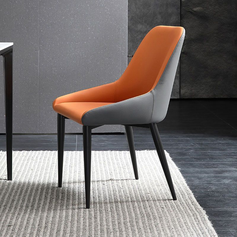 Silla de comedor de cuero moderna silla parsons con patas de matal en acabado mate para casa