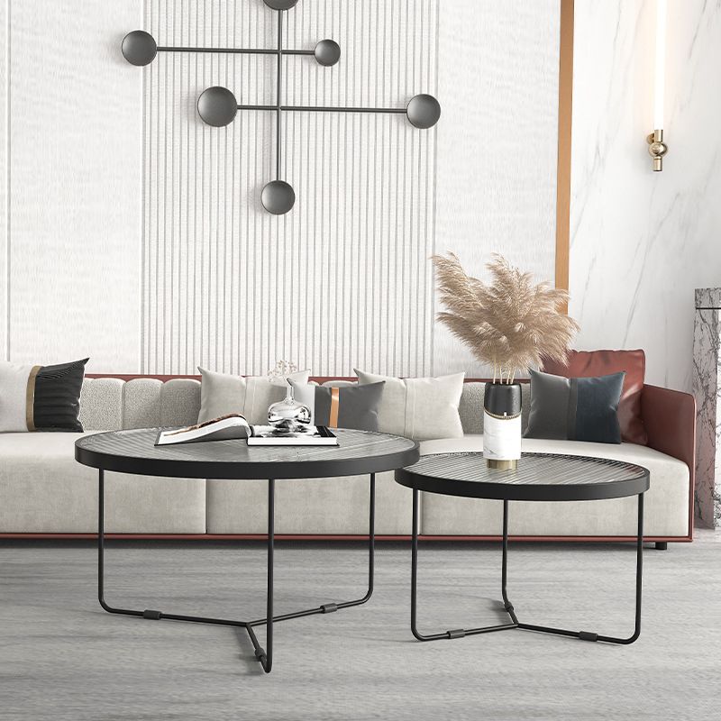 Tavolino contemporaneo di caffettiera con nidificazione rotonda con top in vetro e base di ferro