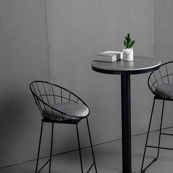 Tabourets de velours gris industriel