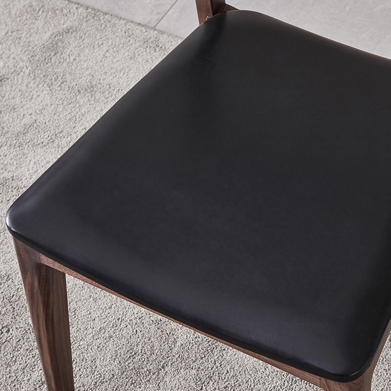 Eigentijdse binnenwalnoot massief hout open achterkant eetstoel