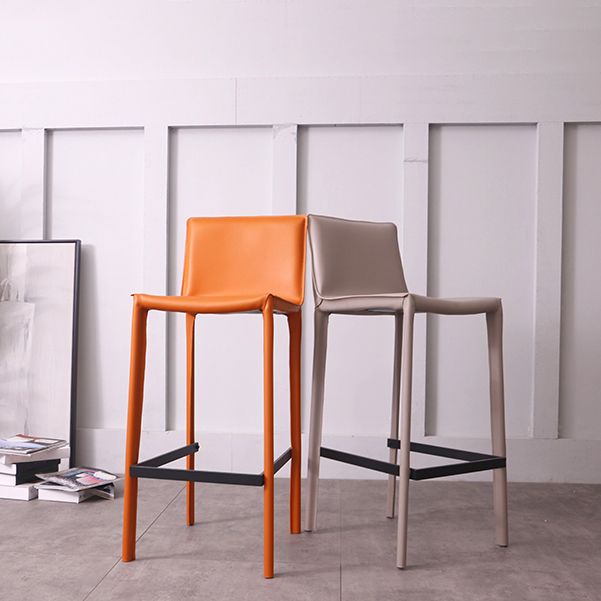 Tabourets d'intérieur glamour avec des jambes en cuir