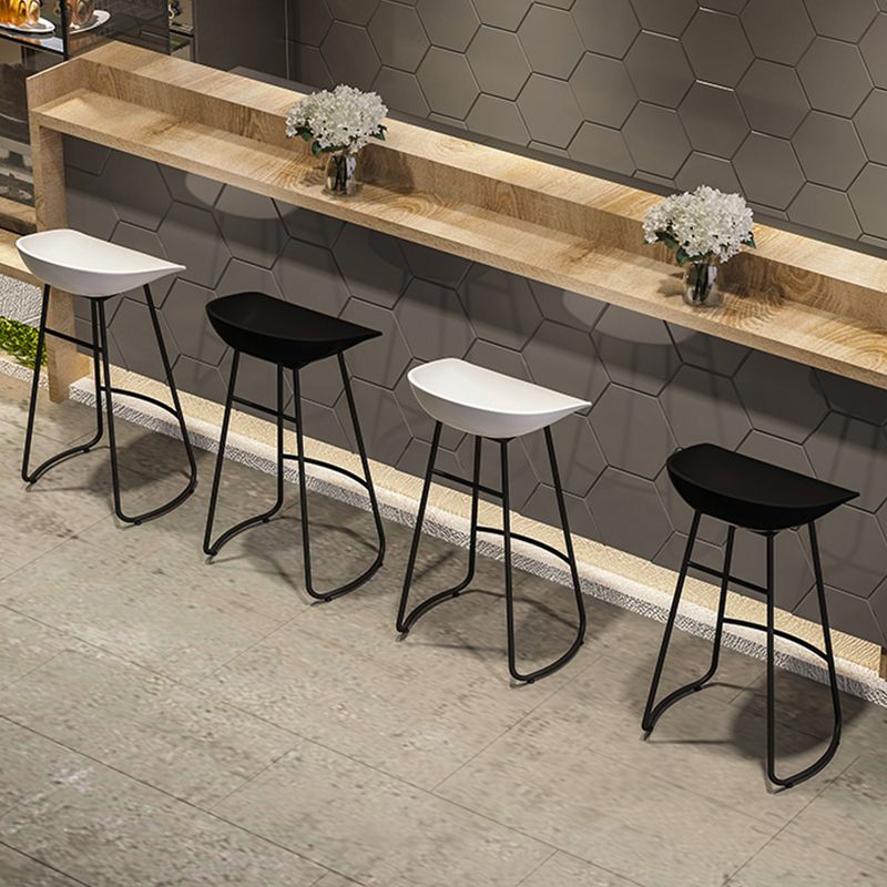 Industrial Armless Bar Stool Plastic Dining Stool with Metal Base Clearhalo 'Bar Furniture' 'Bar Stools' 'bar_stools' 'furn' 'furn_bar_stools' 'Furniture' 'Kitchen & Dining Furniture' 1200x1200_6f5e1a32-3ca0-4802-9251-06e6bcdf1dc0