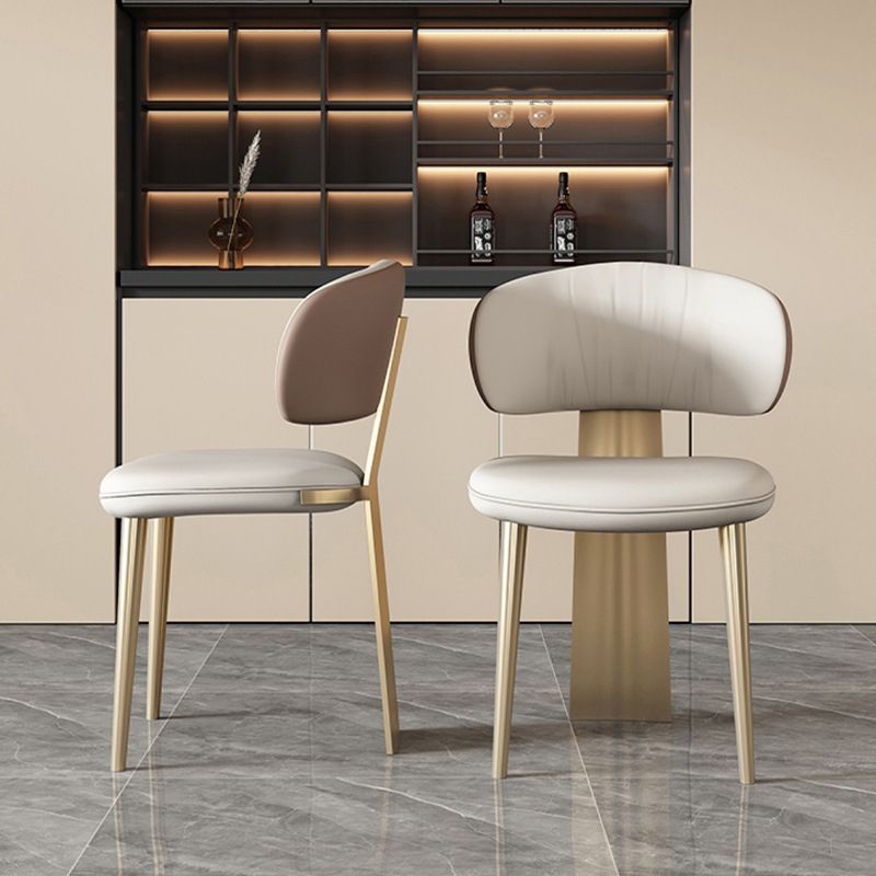 Sedia da pranzo senza braccio imbottita glam in gambe dorate