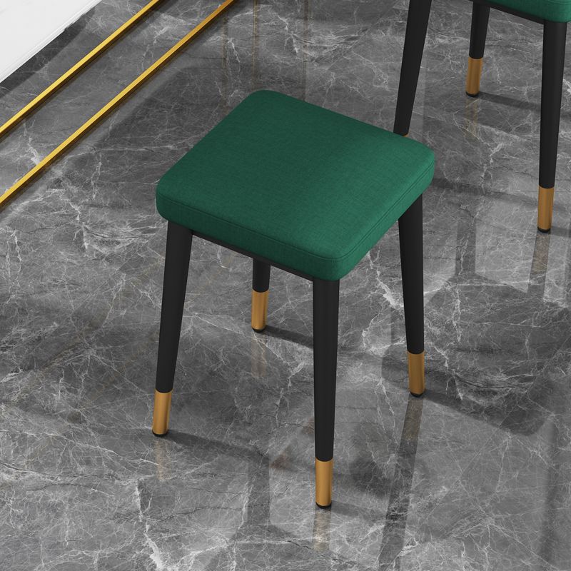 Elegante ottomano in finto ottomano a colori solidi resistenti a sgabello quadrato