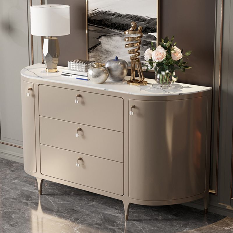 Scheda a buffet in pietra a buffet in stile glam con armadi