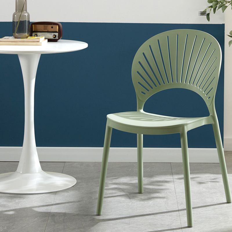 Stapelbare armloze eetkamerstoel Scandinavische plastic eetkamerstoelen