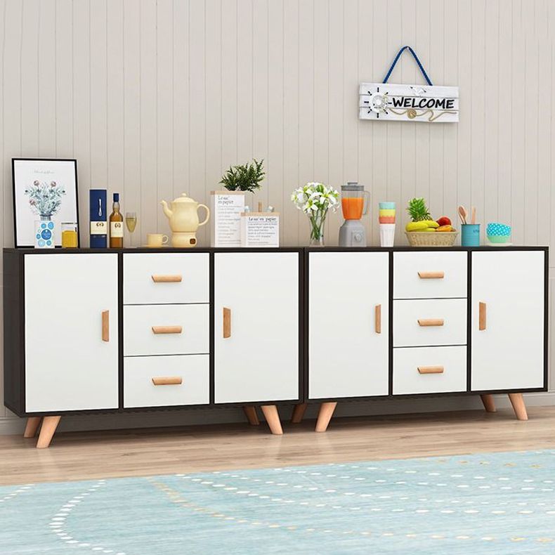 Server moderno in stile server ingegnerizzato da cucina con gambe in legno