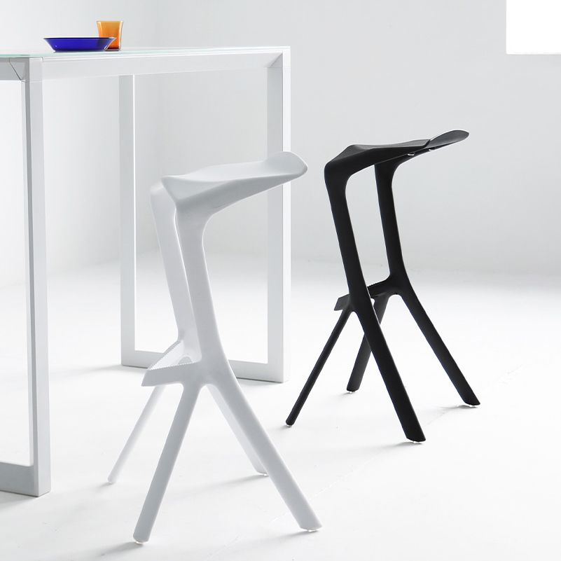 Tabouret de bar en plastique industriel Tabouret de hauteur de bar empilable d'intérieur