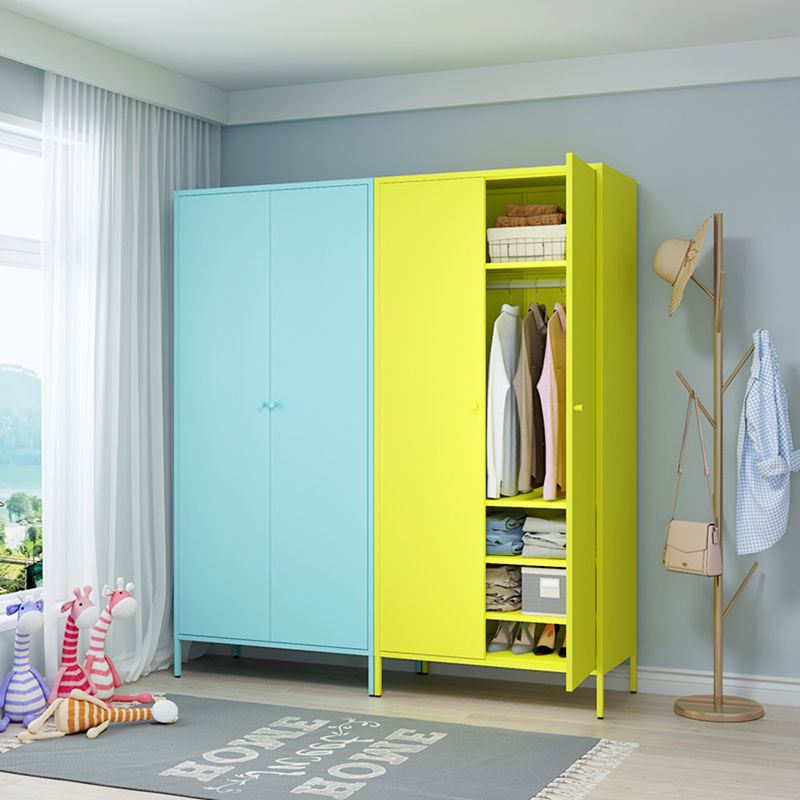 Armadio in metallo del guardaroba in stile contemporaneo con scaffali