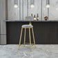 Tabouret de comptoir à dos de dos glamour tabouret de bar en fer avec coussin en velours et pédale pour la cuisine