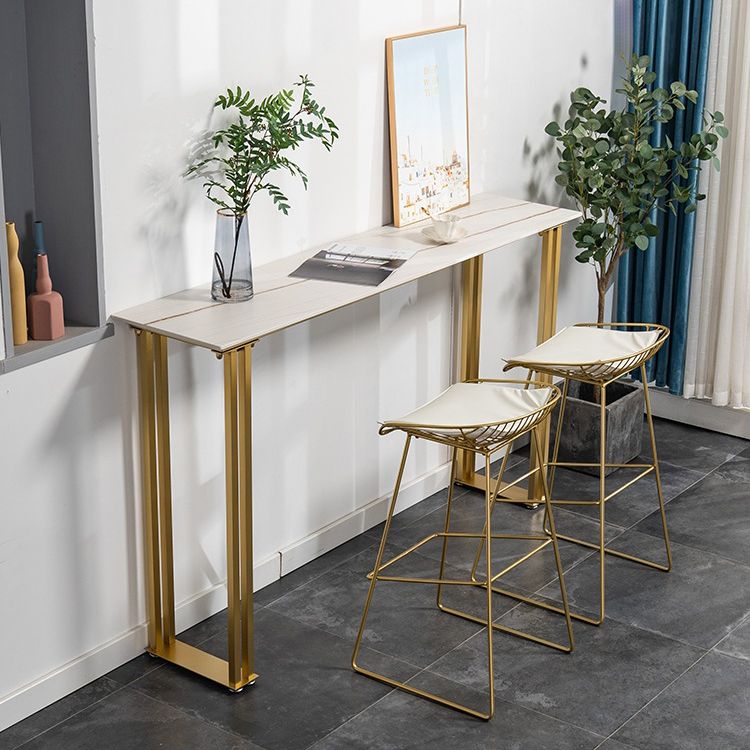 Bartisch aus gesintertem Stein, moderner Esstisch, Bartisch mit Gold- und Metallbasis