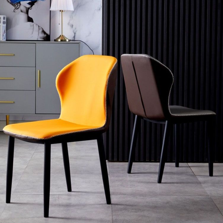 Zeitgenössischer Stahl Essstuhl Flügelback -Seitenmöbel im matten Finish für Innenräume