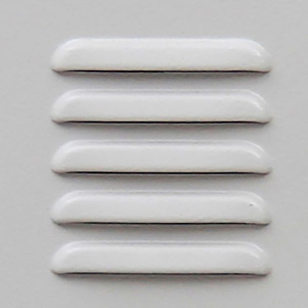 Grijze kast met metalen deur moderne scharnierende deur opbergkast voor thuis