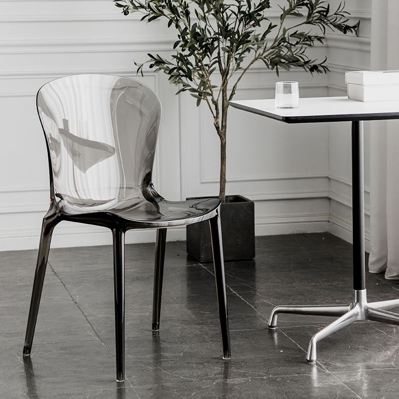 Eetkamer armloze eetkamerstoel plastic stapel zijkant