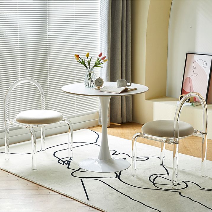 Zeitgenössischer Stil offener gepolsterter Acryl -Basis -Ess -Seitenstuhl offen