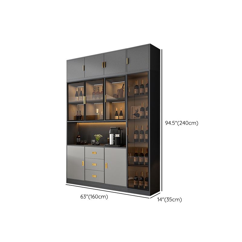 保管棚付きの現代的な自立型の木製ワインボトルホルダー