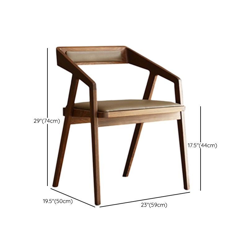 Eigentijdse keuken dineren fauteuil houten kant eetstoelen in bruin