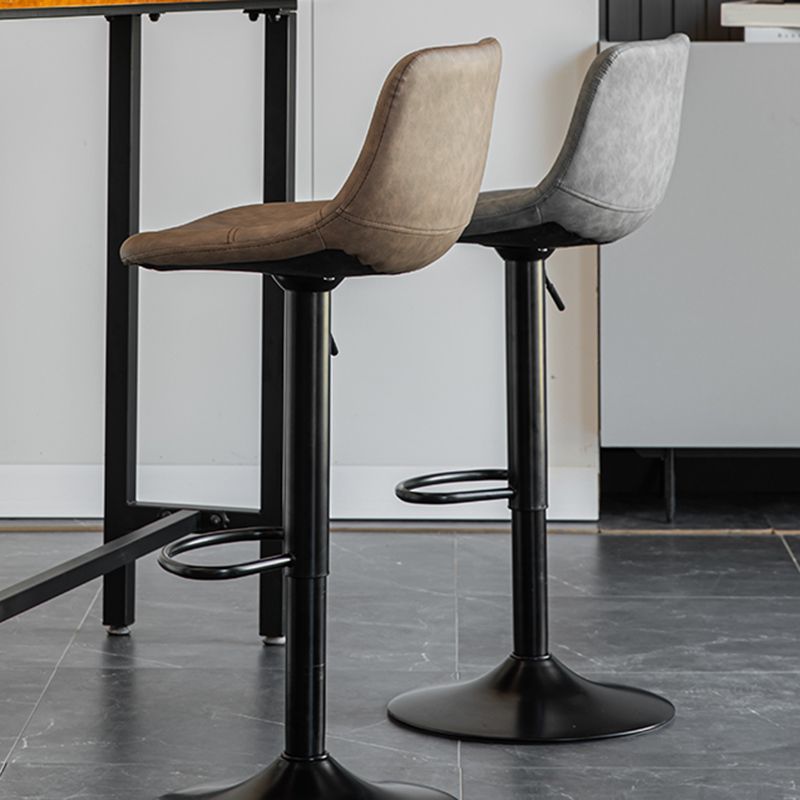 Contemporary Leather Swivel Barstool Indoor Bar Stool with Metal Base and Low Back Clearhalo 'Bar Furniture' 'Bar Stools' 'bar_stools' 'furn' 'furn_bar_stools' 'Furniture' 'furniture_bar_stools' 'Kitchen & Dining Furniture' 1200x1200_7358e0e2-aa6a-487d-a815-9ff1f9d00398