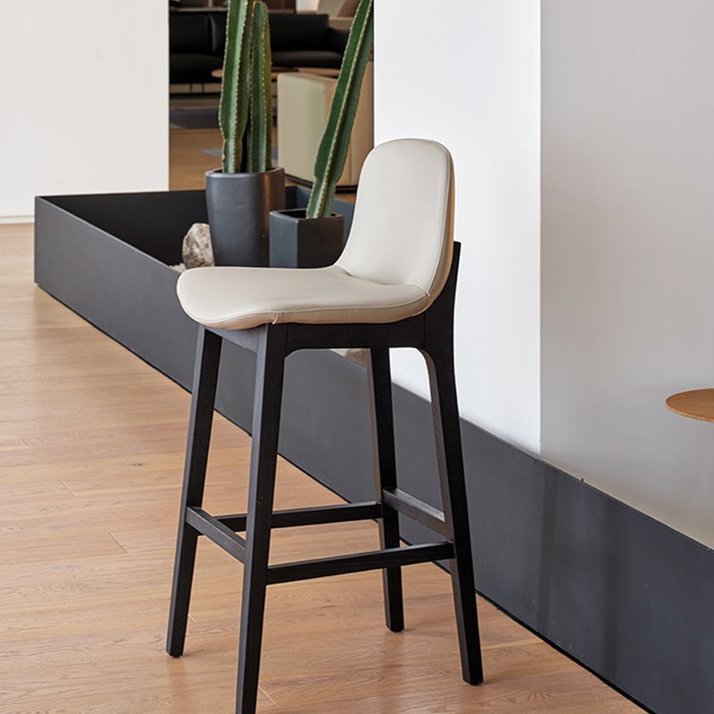 Fucile in pelle in pelle Piccolo di base nera e sgabello con schienale