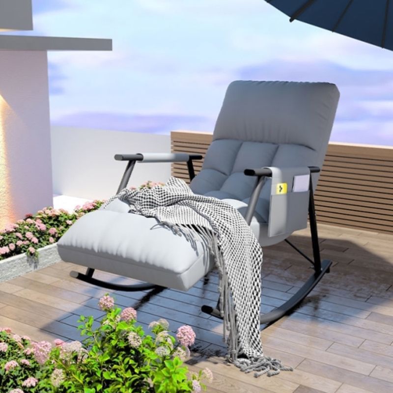 Silla de silla de cojines de estilo moderno silla rockera con marco de metal