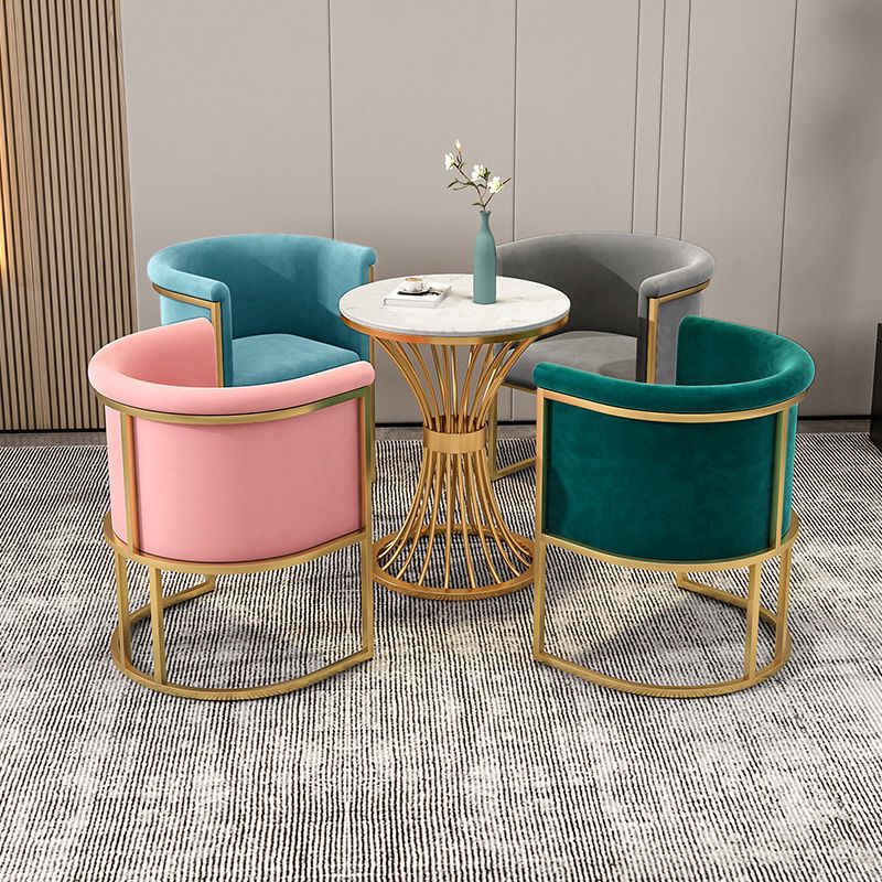 Chaise de bras rembourré en velours en or chaise de salle à manger pour salle à manger