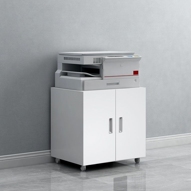 Archivos contemporáneos Archives laterales de marco de metal en la oficina de ruedas