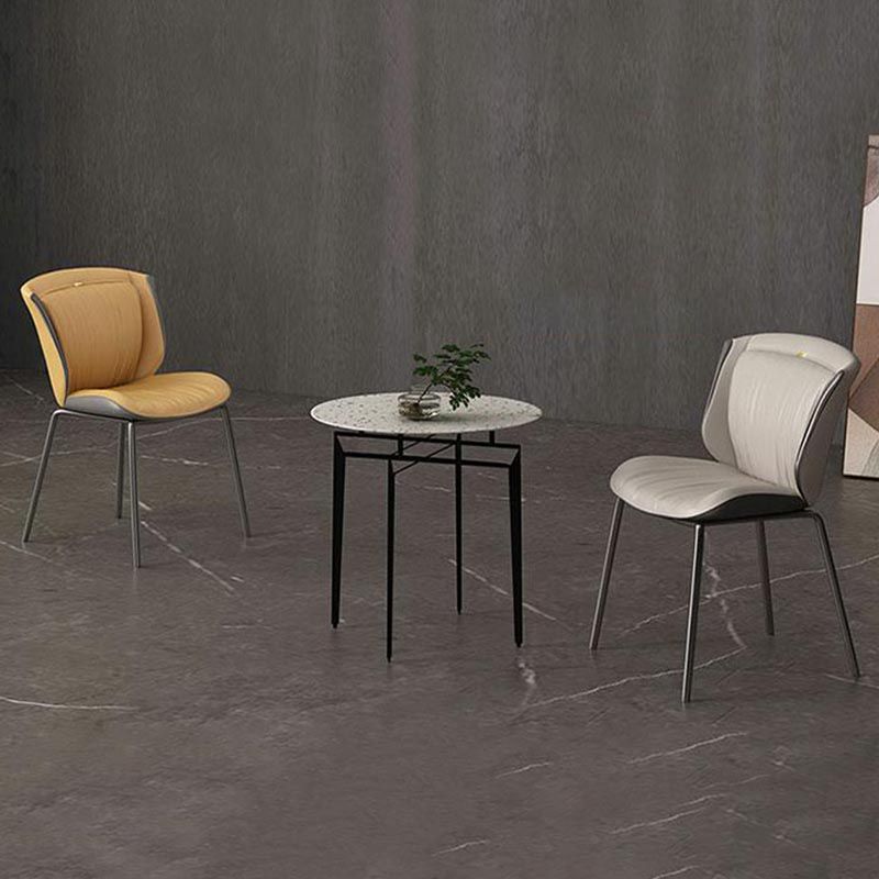 Moderne faux lederen eetkamerstoel vleugelback zijstoel in matte afwerking