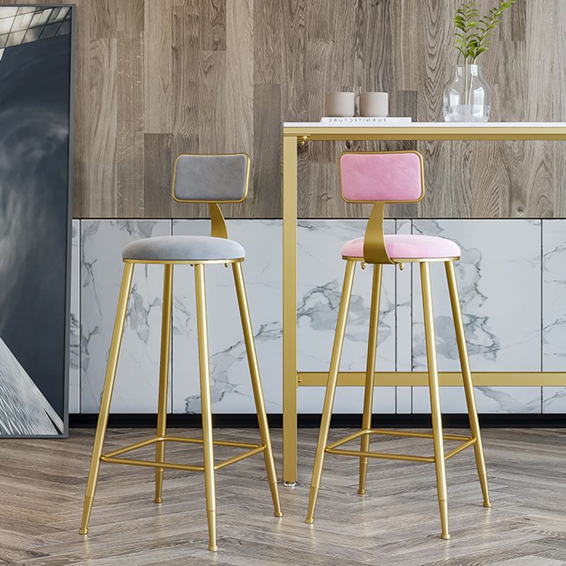 Taburete nórdico del brazo sin brazo Café de hierro Heces de bar con cojín de terciopelo y pedal