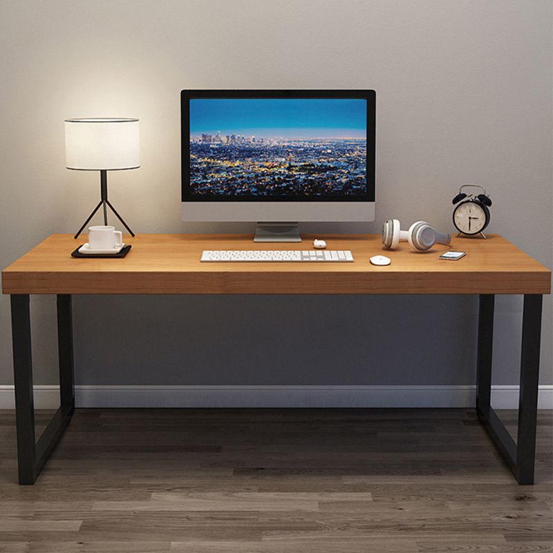 Bureau de bureau en bois massif industriel Base de traîne