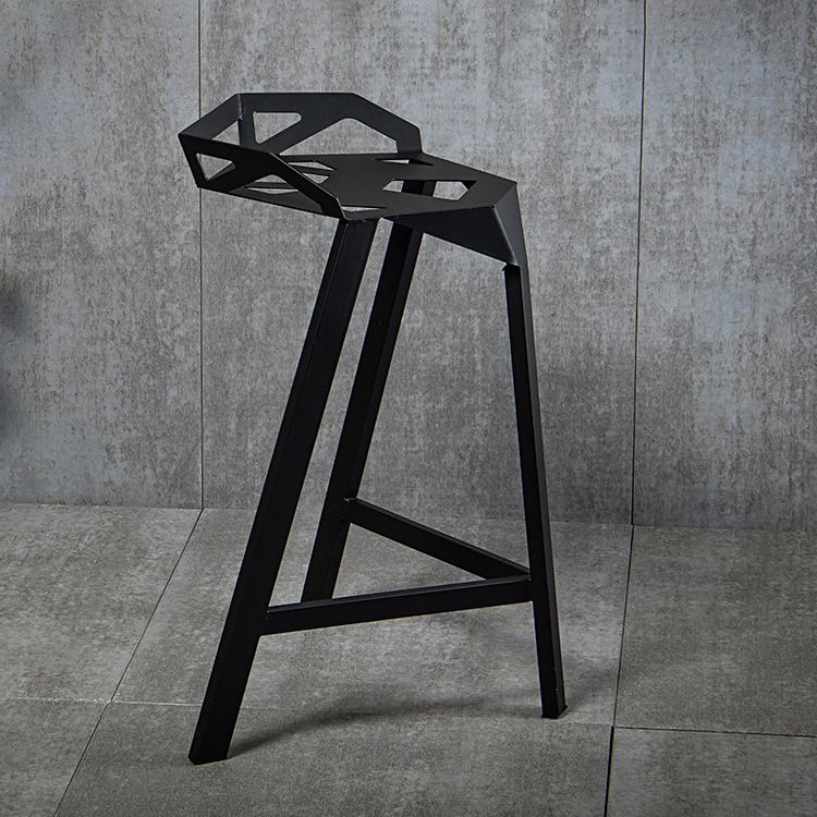 Industrial Low Back Bar Stool Metal Counter Height Stool in Black Clearhalo 'Bar Furniture' 'Bar Stools' 'bar_stools' 'furn' 'furn_bar_stools' 'Furniture' 'Kitchen & Dining Furniture' 1200x1200_7505f136-79d1-47ac-a785-fe3aa5d48791