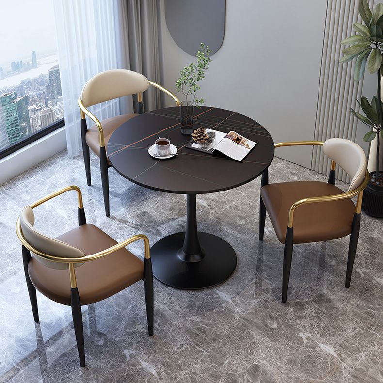 Traditionele luxe eettafel Stenen eettafel met metalen onderstel