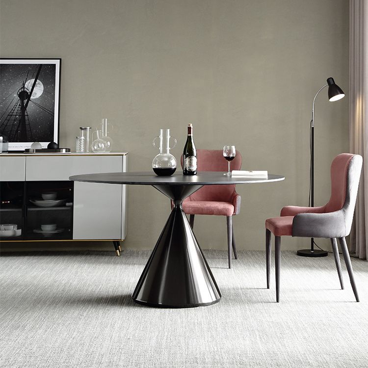 Mesa de comedor de piedra