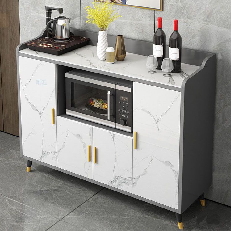 Scheda laterale in pietra a buffet in stile contemporaneo con armadi