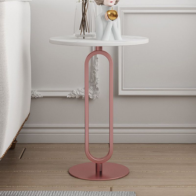 近代的な金属製の台座エンドテーブルスレートトップラウンドサイドエンドテーブル