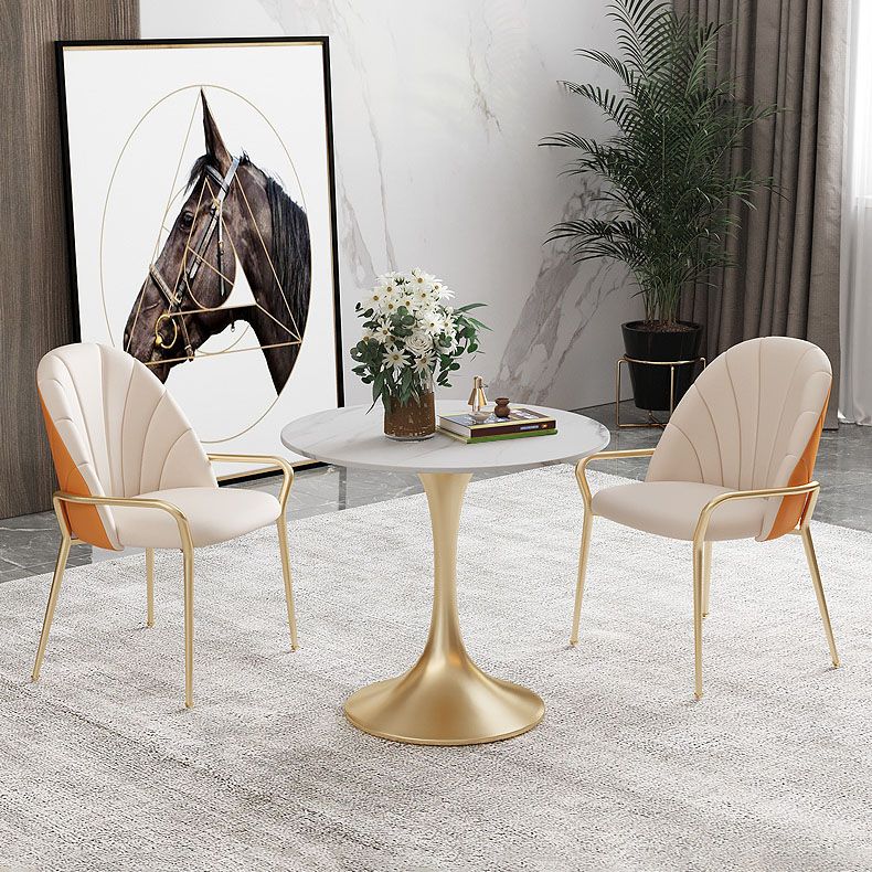 Sedia per sala da pranzo in metallo glam braccio laterale in pelle sintonizzata per uso del ristorante