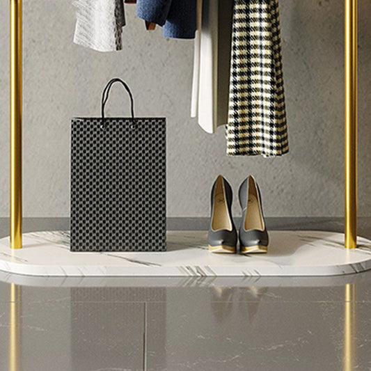 Moderne Kleiderbügel Metallschatz Haken Rack mit Marmorboden