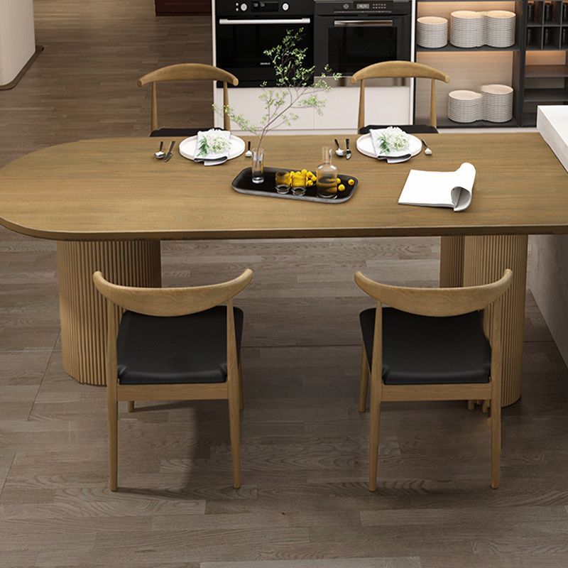 Moderner Esstisch mit unregelmäßiger Form, Massivholztisch mit 3 Beinen für das Restaurant