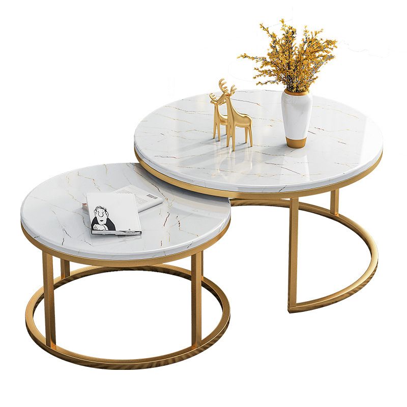 Ensemble de table basse gigogne avec plateau en marbre Glam, plateau rond et base en fer