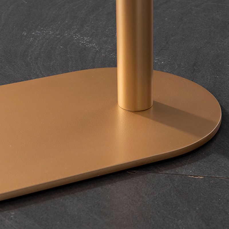 Table d'appoint accent ovale doré au milieu du siècle CA