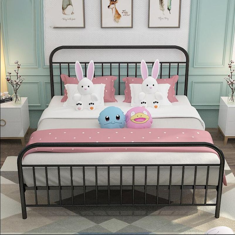 Letto standard con telaio metallico in stile moderno con testiera a frame aperto