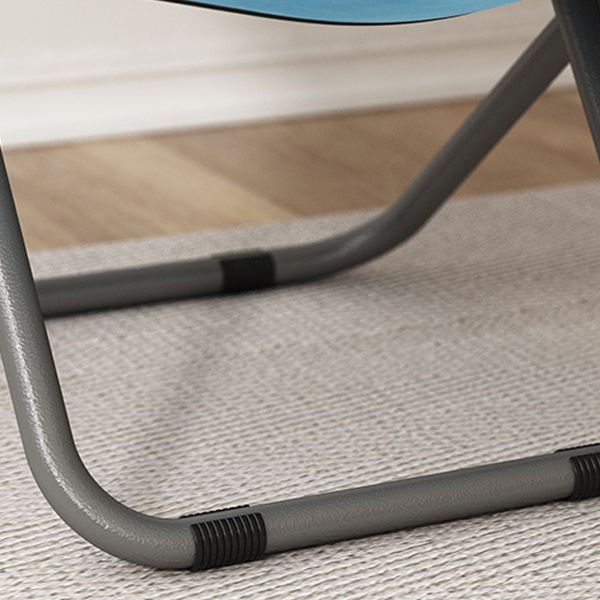 Reclinabile standard contemporaneo con base in metallo e tasche laterali