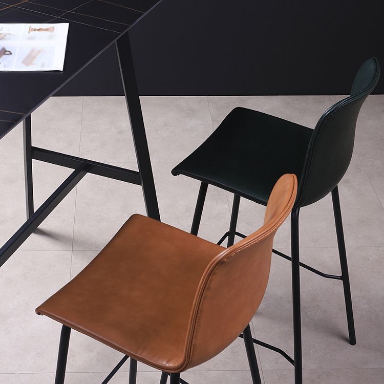 Industrial Black Metal Counter Stools Low Back Indoor Bar Stool with Bucket Seat Clearhalo 'Bar Furniture' 'Bar Stools' 'bar_stools' 'furniture_bar_stools' 'Kitchen & Dining Furniture' 'kitchen&dining_furn' 'kitchen' 'kitchen_furn' Furniture' 1200x1200_768a3997-01bd-479e-9528-20401793ce5c