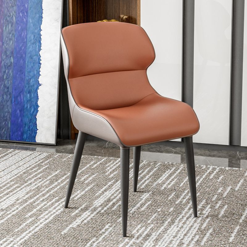 Sillas laterales de brazo de estilo moderno silla de cuero falso con patas de metal para la cocina