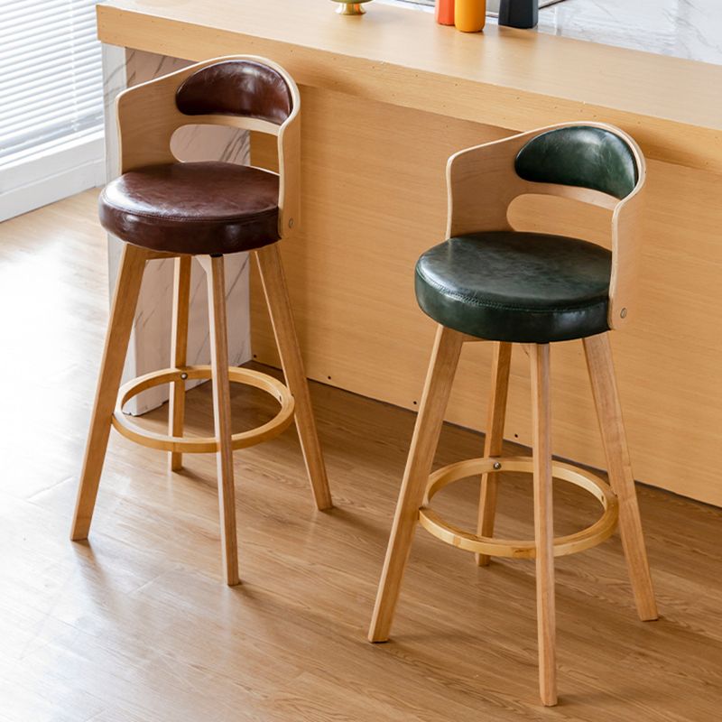 Sgabelli da bar rotondi a braccia rotondi con base in legno